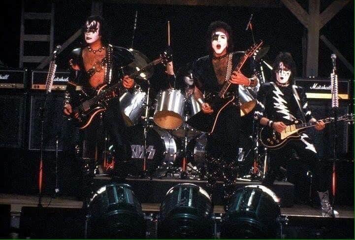 KISSさんのインスタグラム写真 - (KISSInstagram)「#KISSTORY - January 15, 1982 - #KISS performed live on the ABC network show 'Fridays' to promote of the 'Music From The Elder' album.」1月15日 20時15分 - kissonline