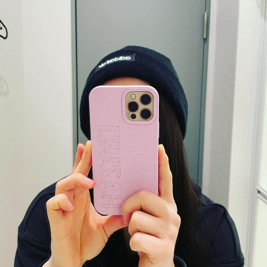 永井葉月さんのインスタグラム写真 - (永井葉月Instagram)「. . @casetify_jp  エコフレンドリーで 竹素材でできてるケース🎋✨ 100%土に還すことができるんだって✨ デザインもシンプルで可愛いし オリジナルで名前も入れれるよ❣️ 私のお気に入りの携帯ケース😊💓 . . #casetify #casetifycase  #compost #biodegradable  #bamboo #namecase  #コンポスタブルケース  #エコフレンドリー  #casetifyconscious」1月15日 20時16分 - hazuki815hazuki