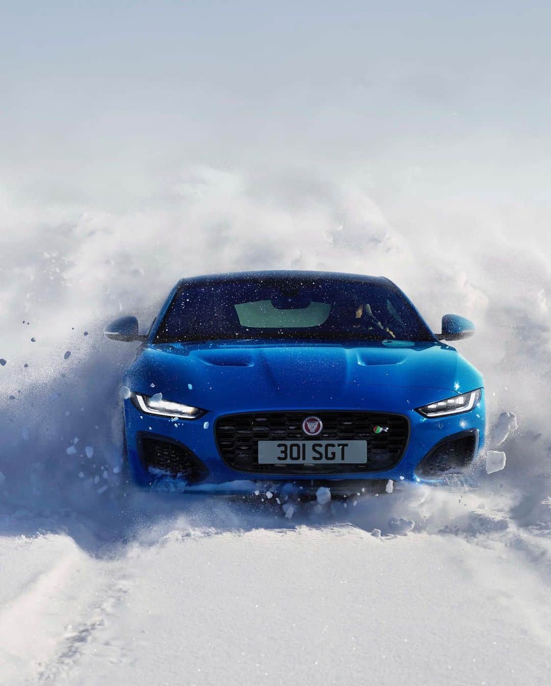 Jaguarさんのインスタグラム写真 - (JaguarInstagram)「Dashing through the snow.  #Jaguar #FTYPE #Coupé #Luxury #Premium #Exclusive #Performance #Sport #SportsCar #CarsofInstagram #Snow #Drifting」1月15日 20時20分 - jaguar