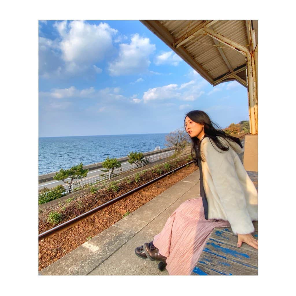 宇田恵菜さんのインスタグラム写真 - (宇田恵菜Instagram)「愛媛の美しいスポット💓 海に1番近い駅なんだって！初めて行ったの☺️  #実家  #愛媛県民 #恵菜東京上京物語 #愛媛のみかん #愛媛みかん #愛媛産 #母の愛 #愛媛っ子　#愛媛出身　#actresslife  #下灘駅」1月15日 20時21分 - ena2727