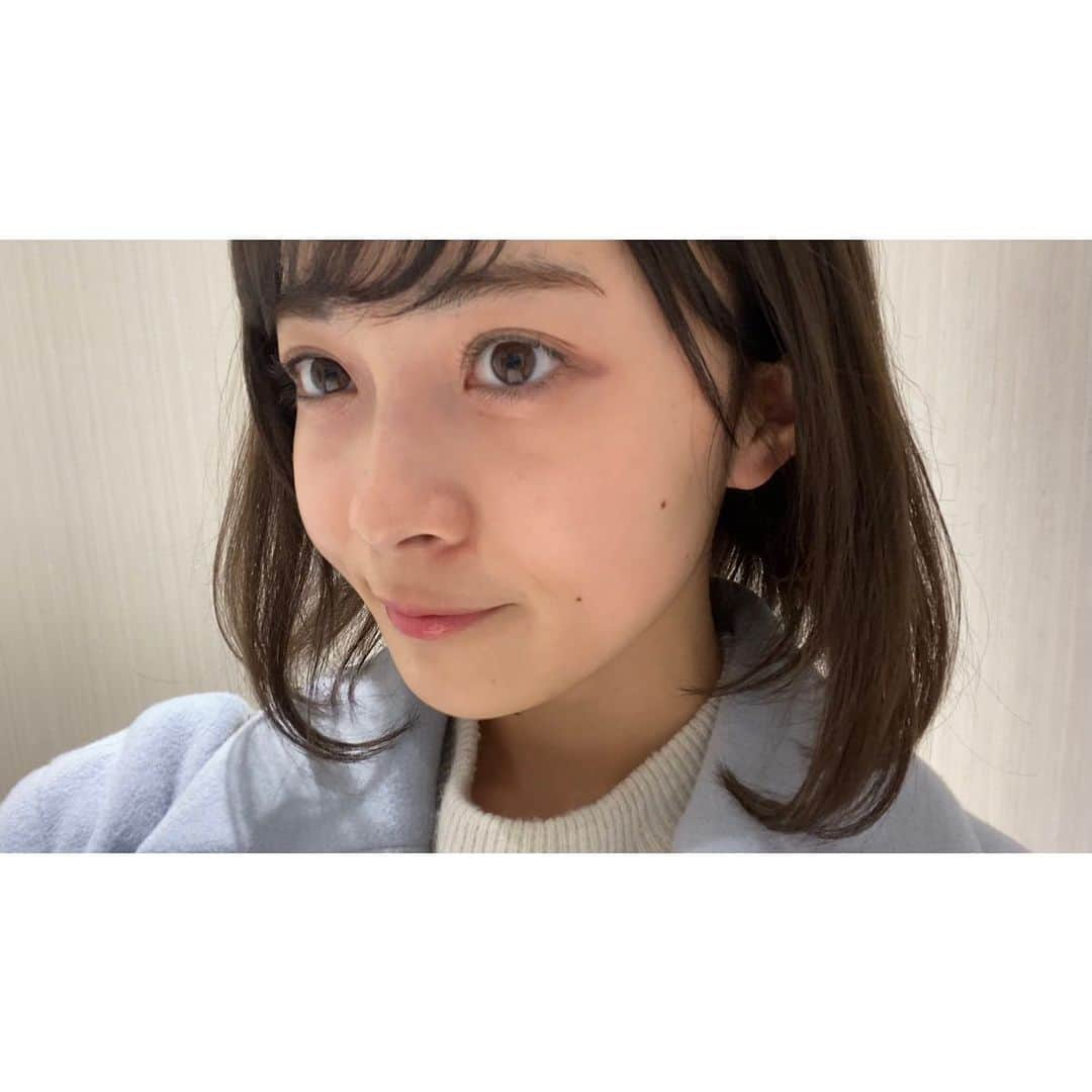 中塚美緒さんのインスタグラム写真 - (中塚美緒Instagram)「ハーブピーリング🌿  最初はピリピリするかな〜痛いの我慢できるかな〜って思ってたんだけど、少しピリピリするくらいだったし、何より肌に浸透していくのがすごくよくわかった☺️  気になってた赤みやくすみとかがびっくりするくらい薄くなって嬉しい✊ 施術後の様子も、ほっぺに赤みが出るくらいだった〜！  写真も下地、ファンデ、コンシーラーなしでアイシャドウとリップだけ！ 艶感すごいい！😢  ハーブピーリングはくすみや赤み、ニキビ痕が気になるなって方におすすめみたい🥺✊  ゆずさん今回もありがとうございました☺️」1月15日 20時21分 - nakatsuka_mio