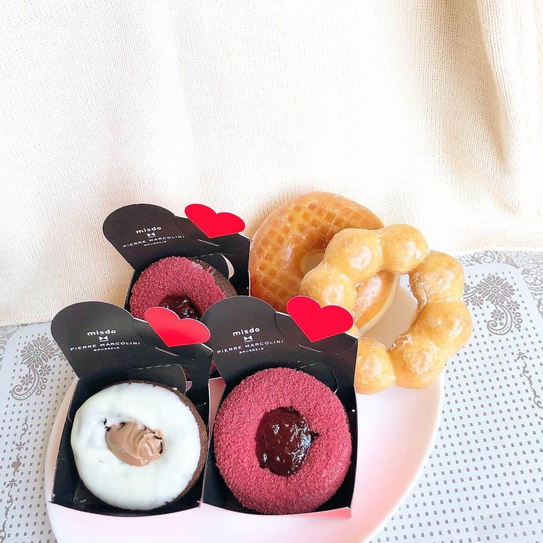 生形由佳のインスタグラム：「ミスドのピエールマルコリーニとのコラボドーナツ🍩💗」