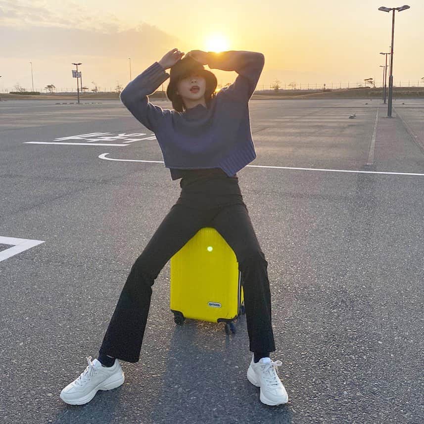 麻生果恩のインスタグラム：「#ootd hat:WEGO tops:EMODA pants:EMODA outer: ENVYM shoes:GUCCI」