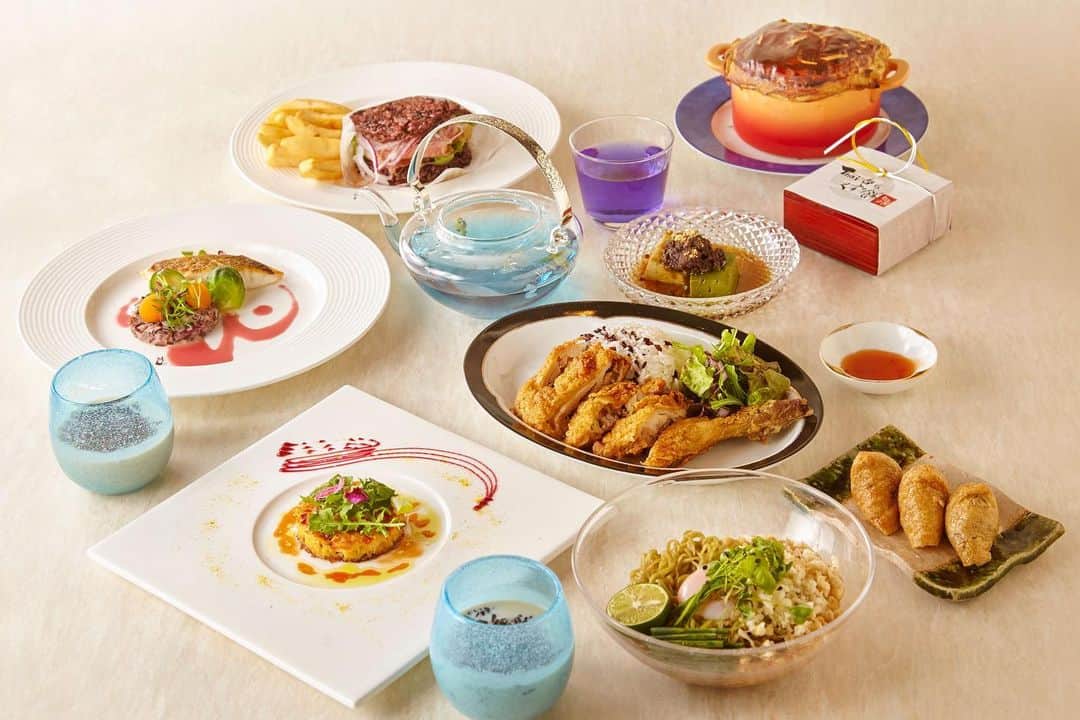 THE WESTIN TOKYO | ウェスティンホテル東京さんのインスタグラム写真 - (THE WESTIN TOKYO | ウェスティンホテル東京Instagram)「「タイ王国」の食材をつかったお料理でエキゾチックなひとときを楽しみませんか？　 美容と健康への関心が高く、その食文化にも「Healthy & Beauty Foods」の精神が広く根付いている「健康と美の国　タイ王国」🇹🇭  ウェスティンホテル東京を代表するレストランのシェフが、タイのスパイスやハーブ、野菜や果物などの食材を用い、大胆にアレンジした味わい深く香り豊かなタイ料理。この機会にぜひお楽しみください✨  詳細はプロフィールのリンクより🔗  The Kingdom of Thailand is renowned for its hearty and flavorful cuisine🇹🇭  Embark on a gastronomic trip to Thailand with our "Thailand Health & Beauty Foods Month" this Febuary and treat yourself to a delectable lineup of exclusive menus created by our star chefs at The Westin Tokyo, all crafted with wholesome Thai ingredients with a focus on healthy dining✨  More details via our bio link🔗  #ウェスティンホテル東京 #ホテル #東京 #タイ #タイ料理 #タイ食材 #日本料理 #広東料理 #中華料理 #ウェスティン東京 #WestinTokyo #hotel #Cantonesefood #Chineserestaurant #cantonesecuisine #chinesefood #thewestintokyo #hotellife #Japanesefood #Thaifood #Thaicuisine #ライスベリー #Riceberries #ButterflyPea #バタフライピー #バタフライピードリンク #ButterflyPeaDrink」1月15日 20時25分 - westintokyo
