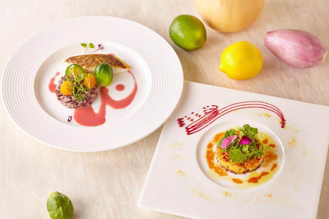 THE WESTIN TOKYO | ウェスティンホテル東京さんのインスタグラム写真 - (THE WESTIN TOKYO | ウェスティンホテル東京Instagram)「「タイ王国」の食材をつかったお料理でエキゾチックなひとときを楽しみませんか？　 美容と健康への関心が高く、その食文化にも「Healthy & Beauty Foods」の精神が広く根付いている「健康と美の国　タイ王国」🇹🇭  ウェスティンホテル東京を代表するレストランのシェフが、タイのスパイスやハーブ、野菜や果物などの食材を用い、大胆にアレンジした味わい深く香り豊かなタイ料理。この機会にぜひお楽しみください✨  詳細はプロフィールのリンクより🔗  The Kingdom of Thailand is renowned for its hearty and flavorful cuisine🇹🇭  Embark on a gastronomic trip to Thailand with our "Thailand Health & Beauty Foods Month" this Febuary and treat yourself to a delectable lineup of exclusive menus created by our star chefs at The Westin Tokyo, all crafted with wholesome Thai ingredients with a focus on healthy dining✨  More details via our bio link🔗  #ウェスティンホテル東京 #ホテル #東京 #タイ #タイ料理 #タイ食材 #日本料理 #広東料理 #中華料理 #ウェスティン東京 #WestinTokyo #hotel #Cantonesefood #Chineserestaurant #cantonesecuisine #chinesefood #thewestintokyo #hotellife #Japanesefood #Thaifood #Thaicuisine #ライスベリー #Riceberries #ButterflyPea #バタフライピー #バタフライピードリンク #ButterflyPeaDrink」1月15日 20時25分 - westintokyo