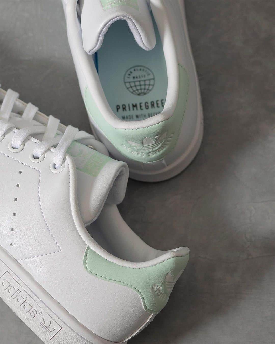 のインスタグラム：「ㅤㅤㅤㅤㅤㅤㅤㅤㅤㅤㅤㅤㅤ 【WOMEN’S PICK UP ITEM】 ＜adidas Originals＞の「Stan Smith」より、ホワイトベースにミントカラーを組み合わせた爽やかな印象のモデルが登場いたしました。ソフトなアッパーとライニング、耐久性の高いラバーカップソール、そしてローカット仕様のクリーンなデザインが、どんなスタイルにも溶け込む一足です。 ＜adidas Originals＞ Stan Smith WHITE×MINT ¥13,200（tax in）  #BEAUTYANDYOUTH #UNITEDARROWS #BYWOMEN21 #BYSS21 #adidasoriginals   ㅤㅤㅤㅤㅤㅤㅤㅤㅤㅤㅤ—BY STORE ACCOUNT—  WOMEN @beautyandyouth_women_store MEN @beautyandyouth_men_store」
