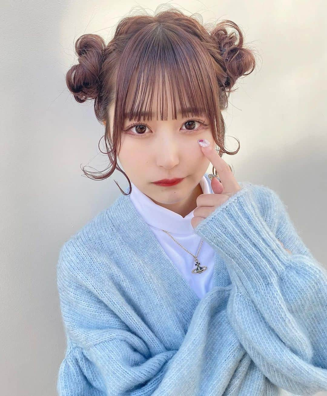 山本優菜さんのインスタグラム写真 - (山本優菜Instagram)「ライブ前にくまさんヘアしてもらった🧸🤍なのかちゃんありがとう♥  水色のカーディガンみんなのおかげで可愛く着こなせた気がする（）みんな天才！！🥰あ、沢山聞かれてたんですけどこのカーディガンはZARAのです！♥  #ボブ #ボブヘア #くまさん #くまさんヘア #ボブアレンジ #美容院行くとこういうタグ使えるからいいよね #別にいつでも使える #カーディガン #カーディガンコーデ #ロングスカート #みんなのおかげで可愛く着れた #ありがとう #ハッシュタグ多すぎな」1月15日 20時28分 - yamamoto__yuna