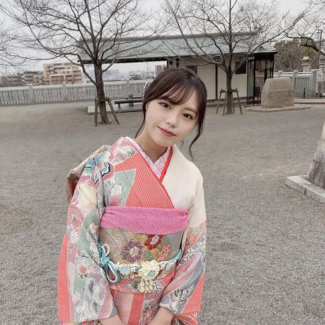 梅村遥奈のインスタグラム：「. . . . . 写真いっぱい撮ってもらったので😌 . . . . . #初詣 #神社 #振袖 #振袖ヘア #振袖コーディネート #振袖着付け」