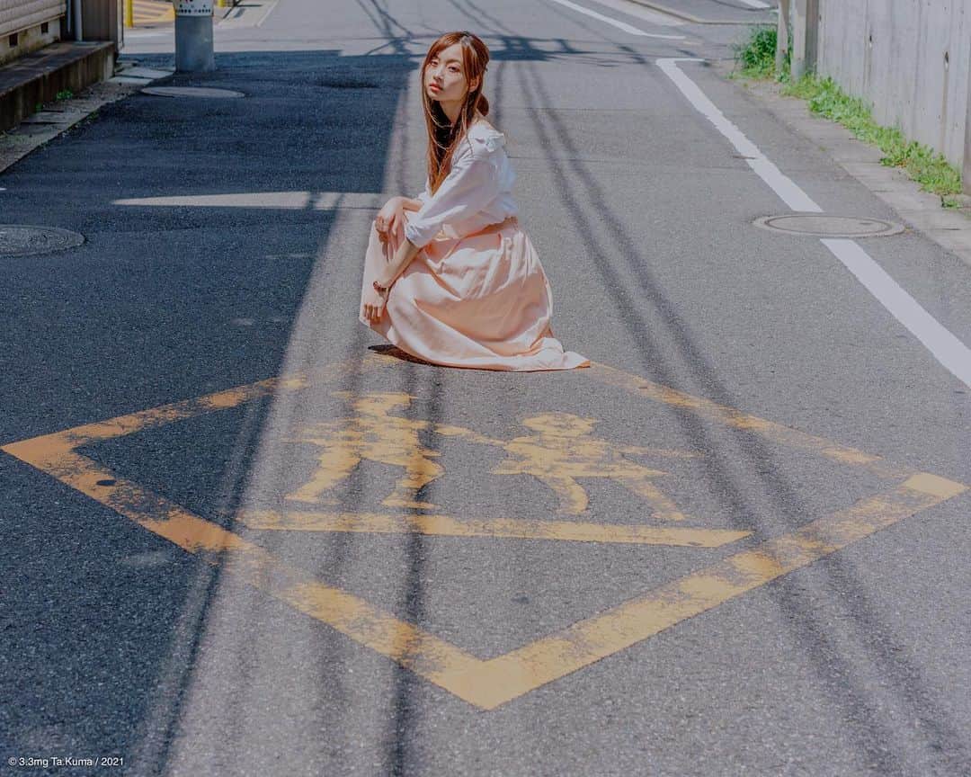 Kumaのインスタグラム：「一層ステイホームな様相ですが、暖かくなったら少しは落ち着くかなぁ🤔仕事でも都内から殆ど出なくなっちゃって…また千葉方面の路面散策行きたいなぁ🏃‍♂️皆さんの地元に、面白い「路面」はありますか？是非こっそり教えてくださいʕ•ᴥ•ʔ」