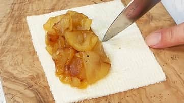 ひろまるさんのインスタグラム写真 - (ひろまるInstagram)「作り方はプロフィールからYouTubeに飛んで下さいね😊 【食パンで作るアップルパイ 】  パンで作る簡単で美味しいアップルパイです。  パイ生地を使わないのでとても簡単です。   #アップルパイ #りんご #手作りお菓子 #甘いもの #cookingram  #スイーツ #instagood #tomiz #富澤商店 #tomizawaレシピ #cotta #手作りケーキ #クッキングラム #フルーツ #fruts  #手作りおやつ #手作りスイーツ #クッキングラム #休日おやつ #手作りケーキ #バースデーケーキ #おうちごはん #homemade #コッタ #美味しいの雨 #hiromarucooktv」1月15日 20時39分 - hiromarucook