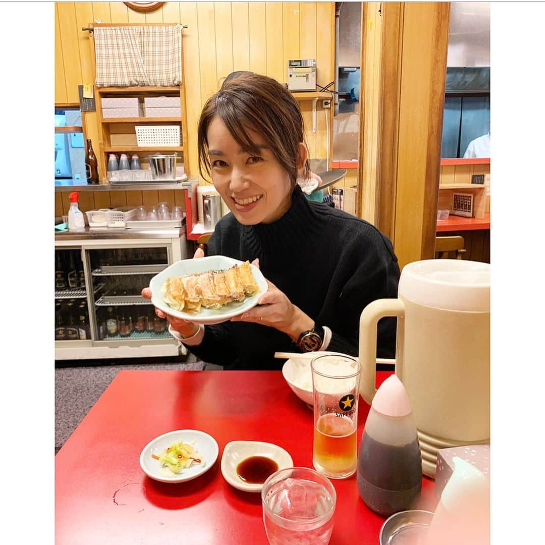 のインスタグラム：「* * 12月の とある日 初‼️宇都宮みんみん🥟に おじゃましてきました * 焼き餃子はもちろん 水餃子がすごーく美味しかった✨ * もちろん 持ち帰り用の 冷凍餃子もゲットして 先日の3連休の中日に頂きました😋 * 餃子の〆は 餃子屋のすぐ近くの @komeda_coffee_official にて シロノワール😜 * #宇都宮みんみん #🥟 #コメダ珈琲 #シロノワール #アメブロ更新しました #STORYブログ更新しました」