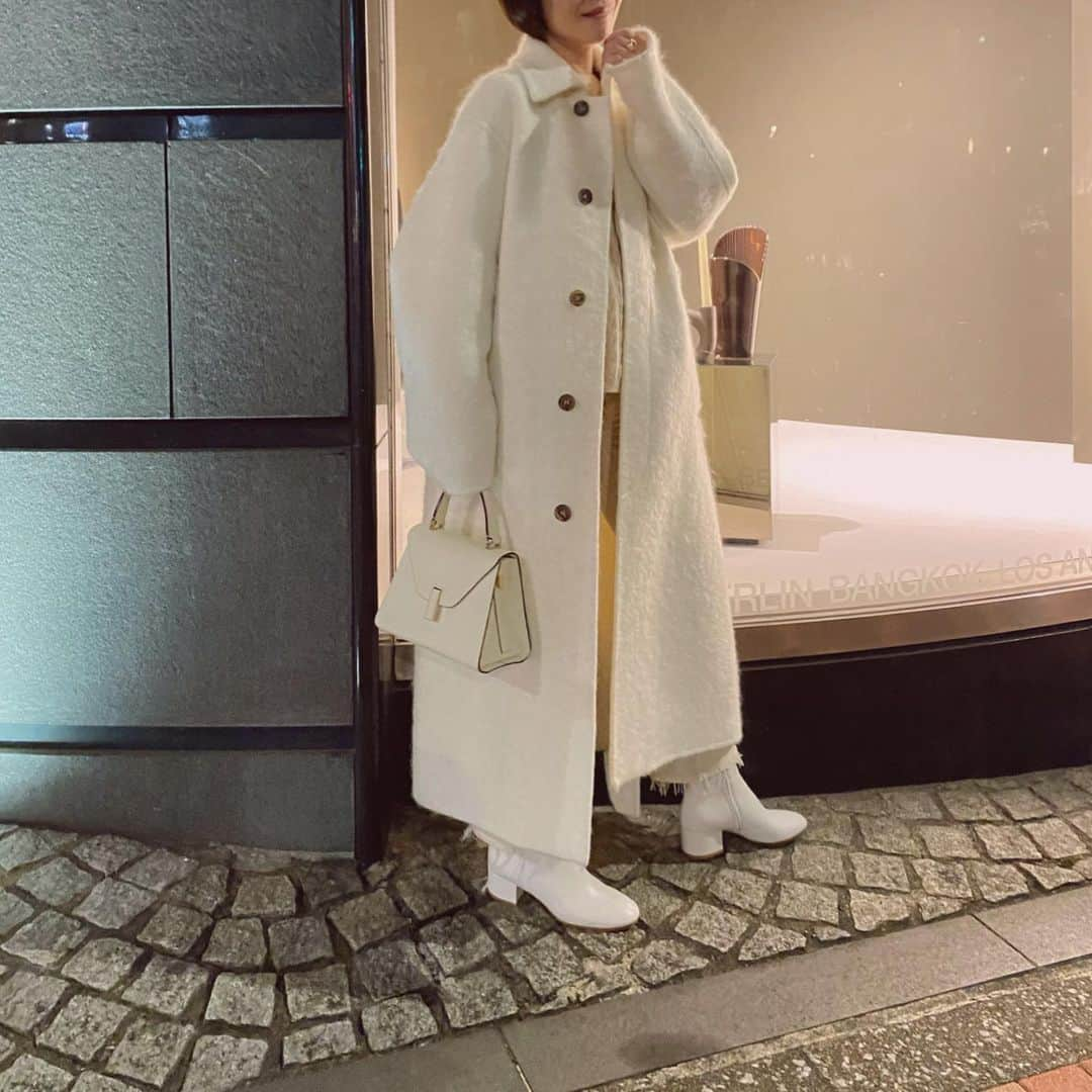 辻直子さんのインスタグラム写真 - (辻直子Instagram)「#lovleywhite#winterwhites #gianvitorossi#mygianvito⛸ #白が大好きです⚪️#全てうまくいってますように👌🏻  白い靴」1月15日 20時50分 - naoko.ts