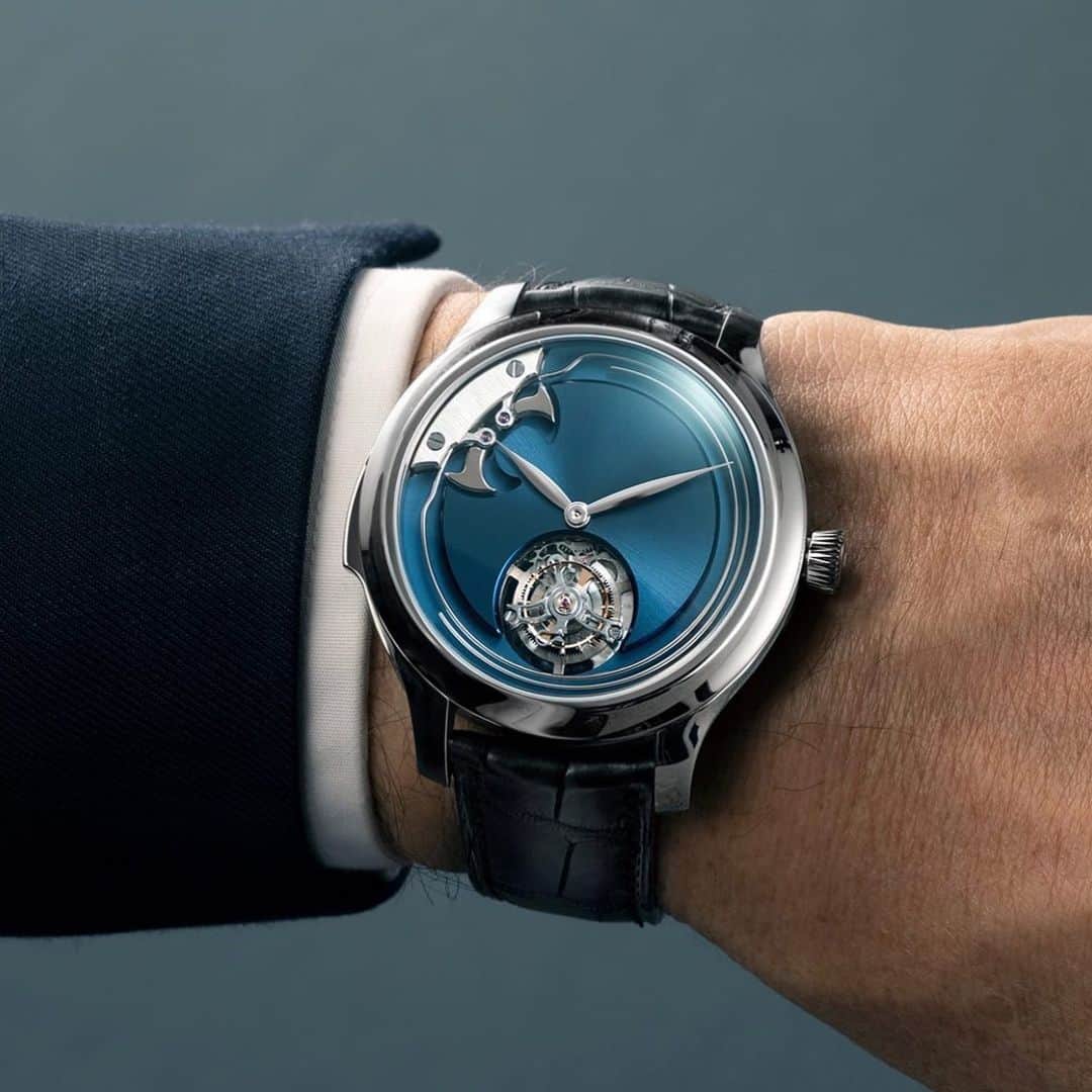 WATCHMANIAのインスタグラム：「@moserwatches has introduced Endeavour Concept Minute Repeater Tourbillon. In this very special timepiece, H. Moser & Cie. combines one of the most traditional watch complications with a magnificent flying tourbillon performing a spinning waltz. Details and pricing on the web site. Link in bio.」