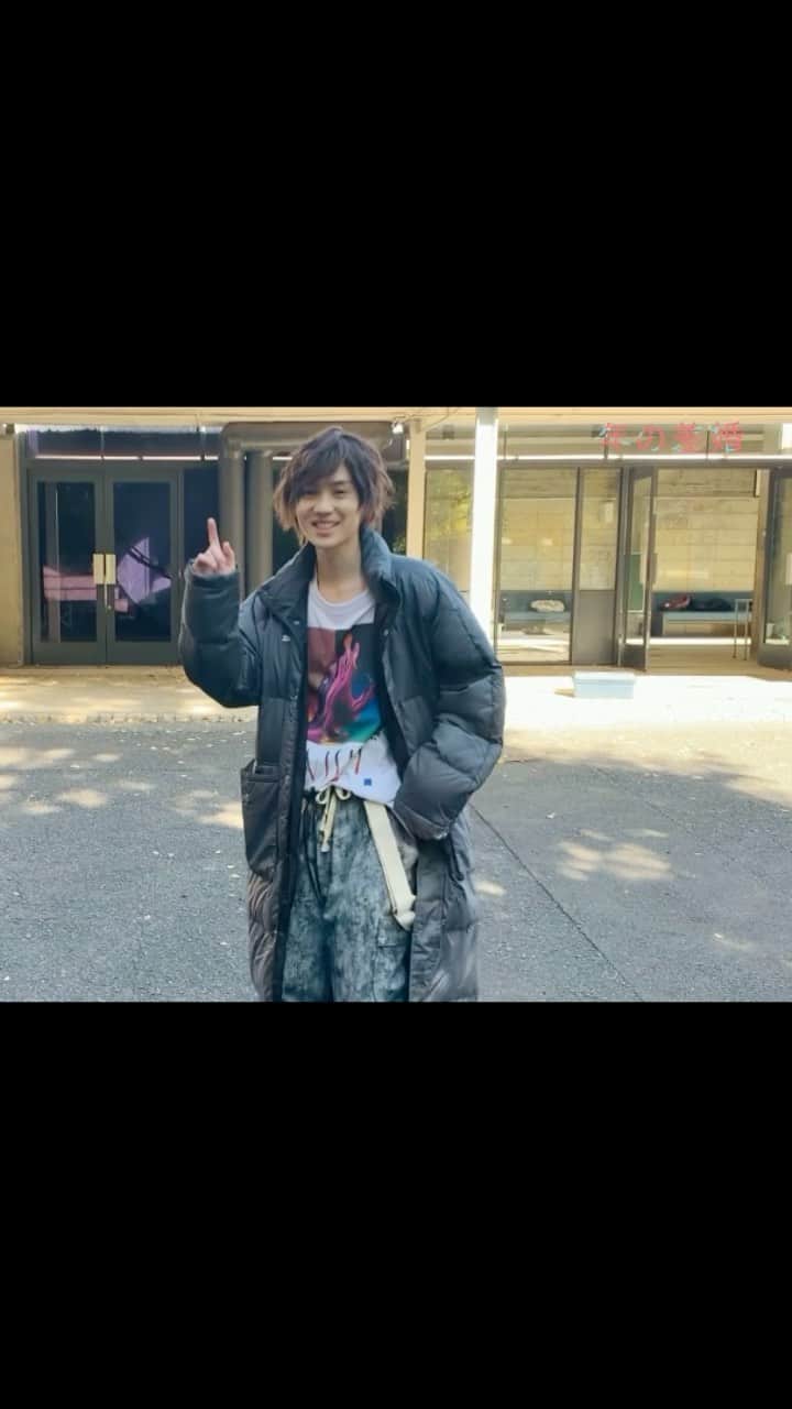 「年の差婚」ドラマイズム【公式】のインスタグラム：「. ／ ドラマ #年の差婚 💗 踊る茂吉さん..🐢✨ そのに。 ＼  この動画を見ればあの曲が 一緒に踊れるようになる⁉️😳😳  そんなショーンさんの 超貴重なダンス💃も見れちゃう ４話は現在 #TVer ４位🎉🎉  ☟#おかわり年の差婚 しちゃいましょ https://tver.jp/corner/f0065350  #葵わかな #吉野北人 #岩谷翔吾  #ランページ #therampage #ランペ  #ショーンキュン #ほっこりキュン #竹財輝之助 #松本若菜 #小野寺晃良 #河井青葉 #徳井優 #吹越満 #原因は自分にある。#hankun #ドラマイズム」