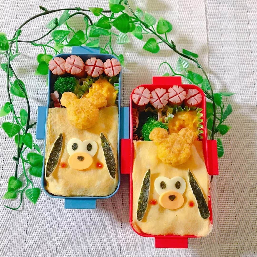 mamagirl ママガールさんのインスタグラム写真 - (mamagirl ママガールInstagram)「﻿ ディズニーキャラクター縛りのキャラ弁🍱❤﻿ かわいすぎて食べるのがもったいない、、🤭！﻿ ﻿ Post1 @xaya106xさんの投稿からの引用です✍️﻿ ・・・・・・・・・・・・・・・・・・・・・・﻿ ﻿ 今日はトイストーリーのロッツオ﻿ 牛の着ぐるみバージョンで🐮﻿ ﻿ ○ ロッツオおにぎり﻿ ○ まん丸メンチカツ﻿ ○ 味玉﻿ ○ 大根人参の肉巻き﻿ ○さつま芋のコンソメ塩バター﻿ ○ 紫キャベツのラペ﻿ ○ エビマヨ﻿ ○ ﾚﾀｽ､ﾌﾞﾛｯｺﾘｰ､人参､黒豆﻿ ﻿ ・・・・・・・・・・・・・・・・・・・・・・﻿ ﻿ photo by @xaya106x @ai_n1212 @akaimiga.suki @kana_arare ﻿ ﻿ 素敵なお写真ありがとうございます☺﻿ ﻿ 『ママガール』ではオシャレも子育ても楽しみたいママさんに向けて発信中✨﻿ ﻿ @mamagirl_jp や #mamagirl のタグ付けをして下さった投稿からも紹介しております。﻿ 是非、タグ付けやハッシュタグをつけて投稿してみてください🌷﻿ ﻿ #ディズニー弁当 #ディズニーキャラ弁 #ママごはん #こどもごはん #おうちごはん #ママライフ #子育て #育児 #ごはん記録 #キャラご飯 #キャラごはん #幼稚園弁当 # #foodart #キャラ弁 #キャラ弁当 #手作り弁当 #弁当 #幼稚園お弁当 #キャラフード #デコ弁 #お弁当記録 #こどものいる暮らし」1月15日 21時00分 - mamagirl_jp