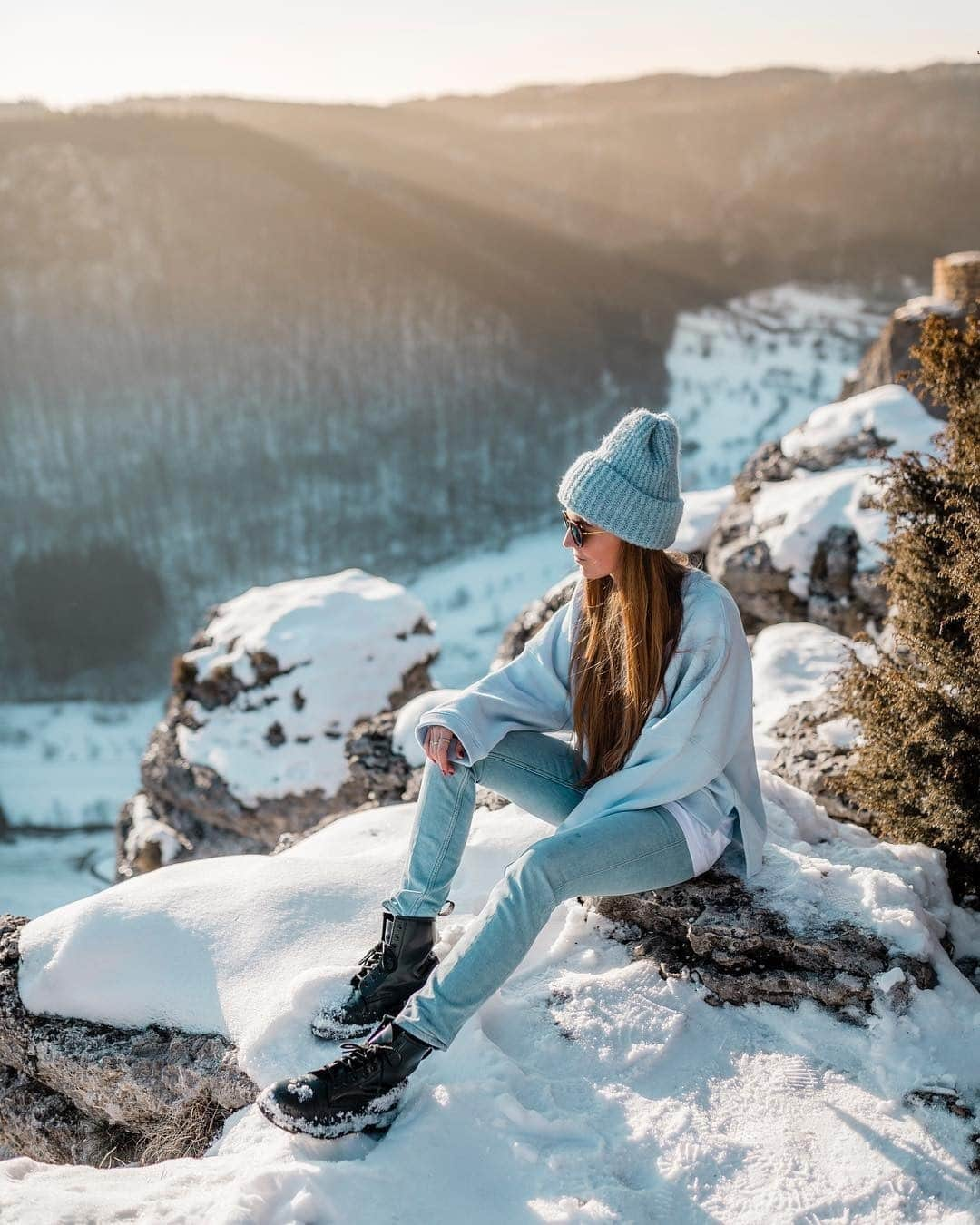 Kapten & Sonさんのインスタグラム写真 - (Kapten & SonInstagram)「TEAM ❄️ or ☀️? Comment your choice with an emoji! @nat_al_ie chose both to enjoy the most perfect view with our sunglasses Maui Matt Tortoise Blue Mirrored! ❄️ #bekapten #kaptenandson⁠ .⁠ .⁠ .⁠ #sunglasses #stlye #fashion #inspo #wintertime #wintervibes #snow #snowwhite #view #winteroutfit」1月15日 21時01分 - kaptenandson