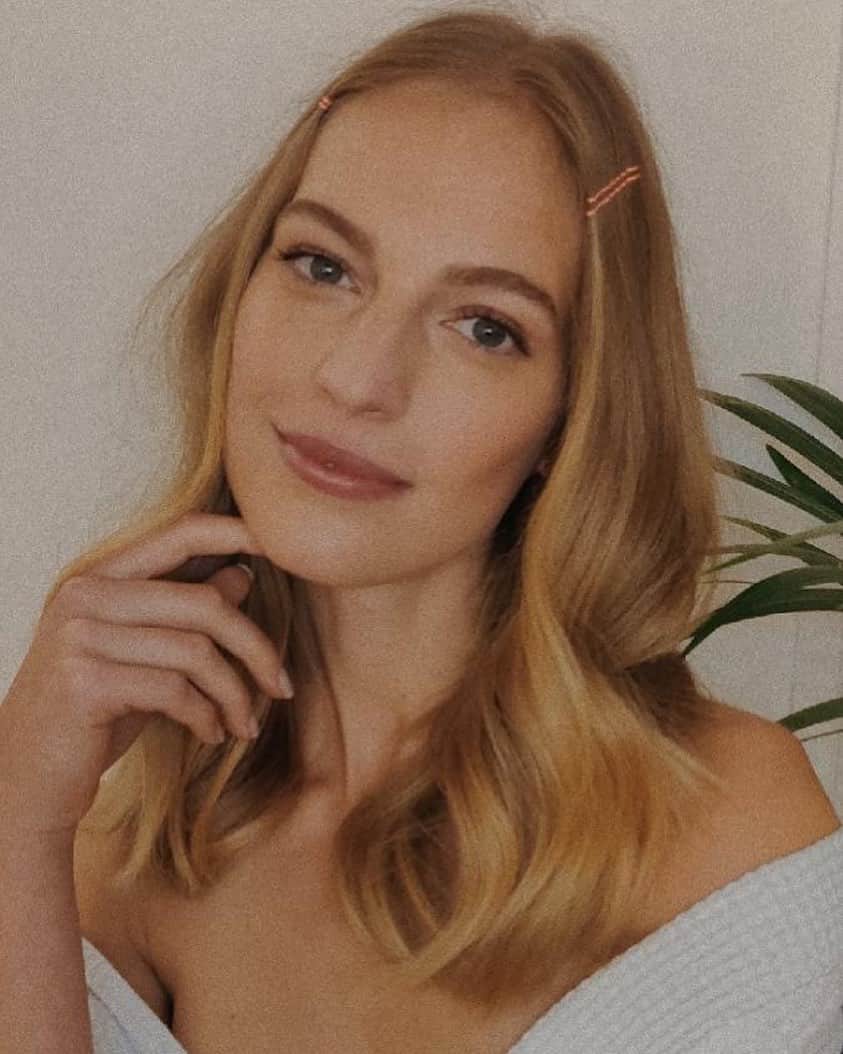 ヴァネッサ・アクセンテのインスタグラム：「Date night 🌹」