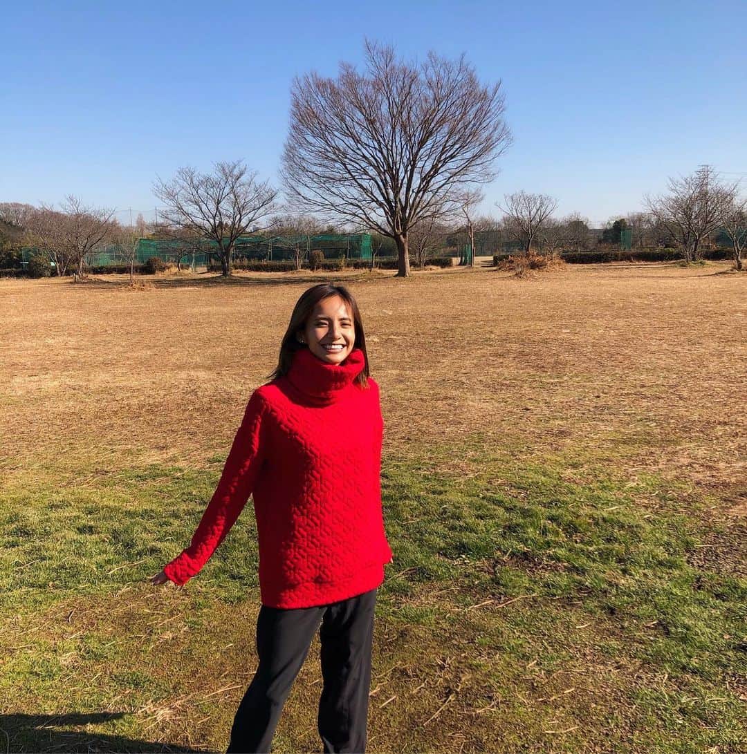 佐野千晃のインスタグラム：「今日も整体へ行ってきました！﻿ ﻿ メンテナンス大事！﻿ ﻿ そしてこの写真はみんなが知ってる某雑誌の撮影の時🤤﻿ ﻿ 埼玉の彩湖公園で撮影だったのだけど地元から近いのに初めて行った！﻿ ﻿ 工事が終われば5kmの周回があるらしい🤤﻿ ﻿ あたしの地元の走るところ何個かあるんだけど紹介をYouTubeでしようか悩む🤤﻿ ﻿ 見たい？？﻿ ﻿ #run #running #marathon #フルマラソン #マラソン #マラソン女子 #人生自由自在 #走る女子 #ファッション #ウェア #楽しく走る #ランニング #ジョギング」