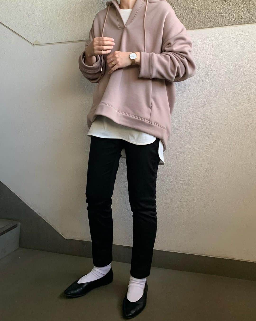 my9mj8のインスタグラム：「﻿ 　﻿ ﻿ ﻿ 軽くて柔らかいパーカー着心地良い💕﻿ 久々に細身のパンツ履いてる🤭﻿ ﻿ そして驚くほどお得になっててびっくりですよ😳﻿ ﻿ ﻿ #ファッション#コーデ#コーディネート#fashion #coordinate #code #オシャレ #ootd #outfit #wear﻿ #lepsim#lepsimコーデ」