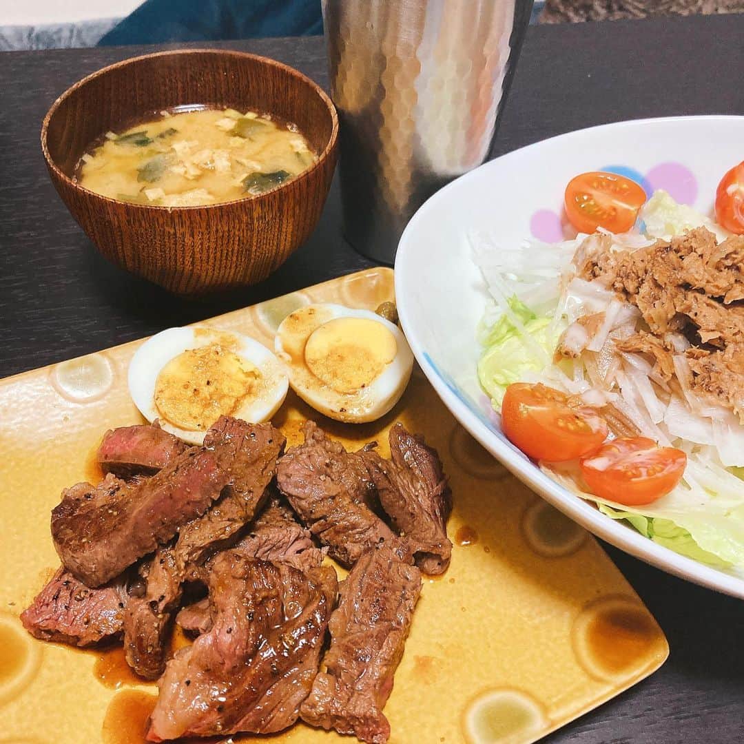 田井弘子さんのインスタグラム写真 - (田井弘子Instagram)「夜も、  あれ？ #ダイエット食　？  #自粛ぶとり を怖がってたりしますw 前回だいぶ、怠けたから大変でした。  チョー安いお肉見つけちゃったので、 #カットステーキ」1月15日 21時25分 - hirokotai