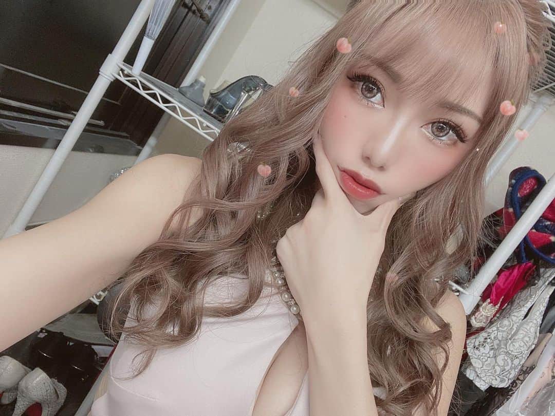 あゆかのインスタグラム：「温泉のYouTube見てたら 温泉行きたくなった♨️ ゆっくり浸かりたーい♪  .  .  #千葉キャバクラ#千葉富士見キャバ嬢#千葉富士見町キャバ嬢#千葉富士見キャバクラ#arドレス#ジュエルズドレス#オンラインキャバクラ#ファッション好きな人と繋がりたい#ヘアメイク#お家スタイル#息してる？#followｍe4 #follow4like#followtrain」