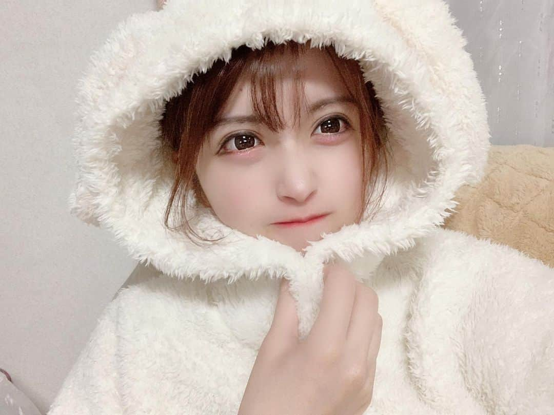 佐倉みきさんのインスタグラム写真 - (佐倉みきInstagram)「うさぎです！🐰もふっ  #パジャマ　#部屋着　#もこもこ #うさぎ　#冬　#白　#自撮り　 #アイドル　#もこもこパジャマ  #らぶどる」1月15日 21時31分 - sakura_miki96