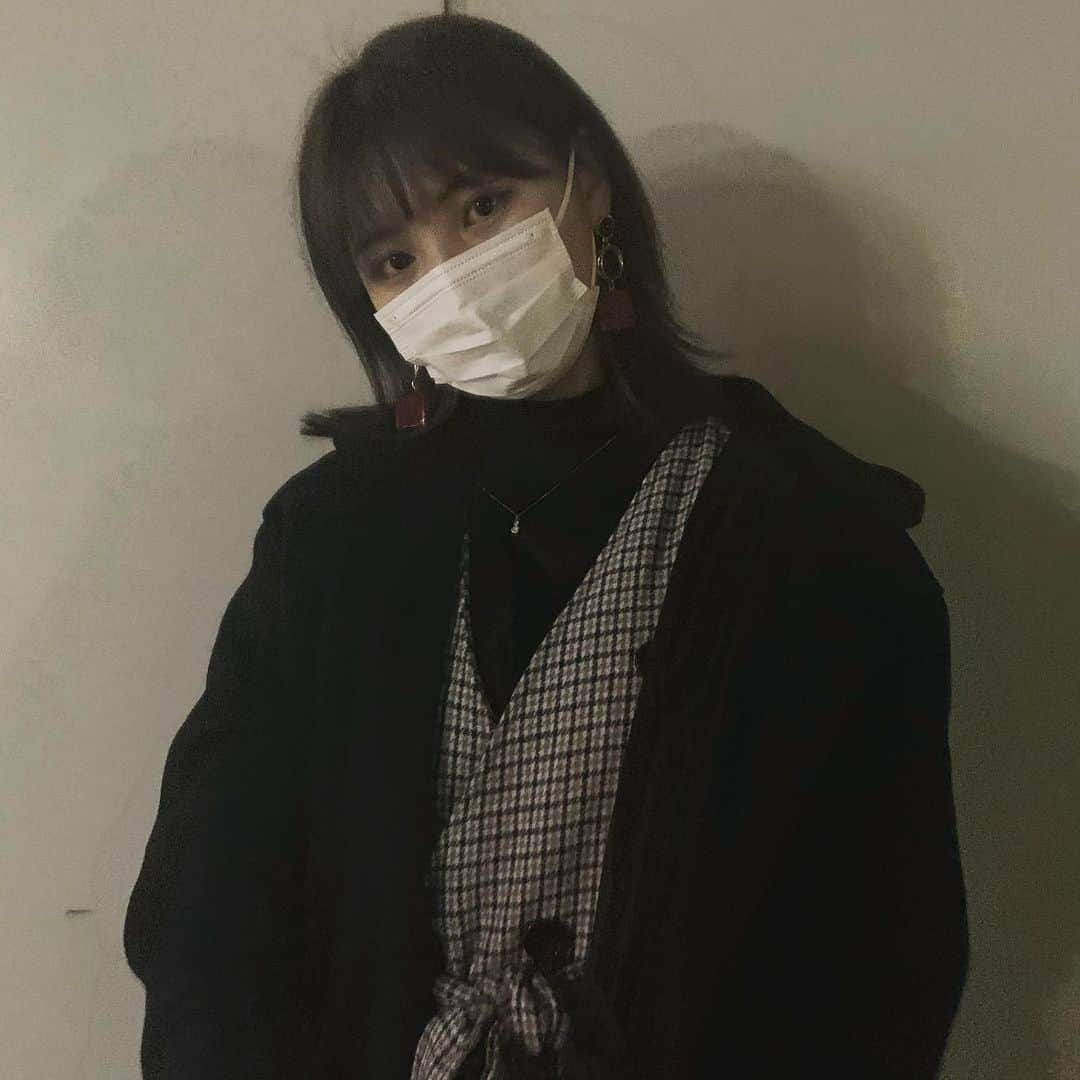 菅原茉椰のインスタグラム：「． ． ． ずっと着ようと思ってた @yuzukihidaka_0401 さんからのお下がり ようやく着れました。 ． ． #お下がり #おさがり #チェック #タートルネック」