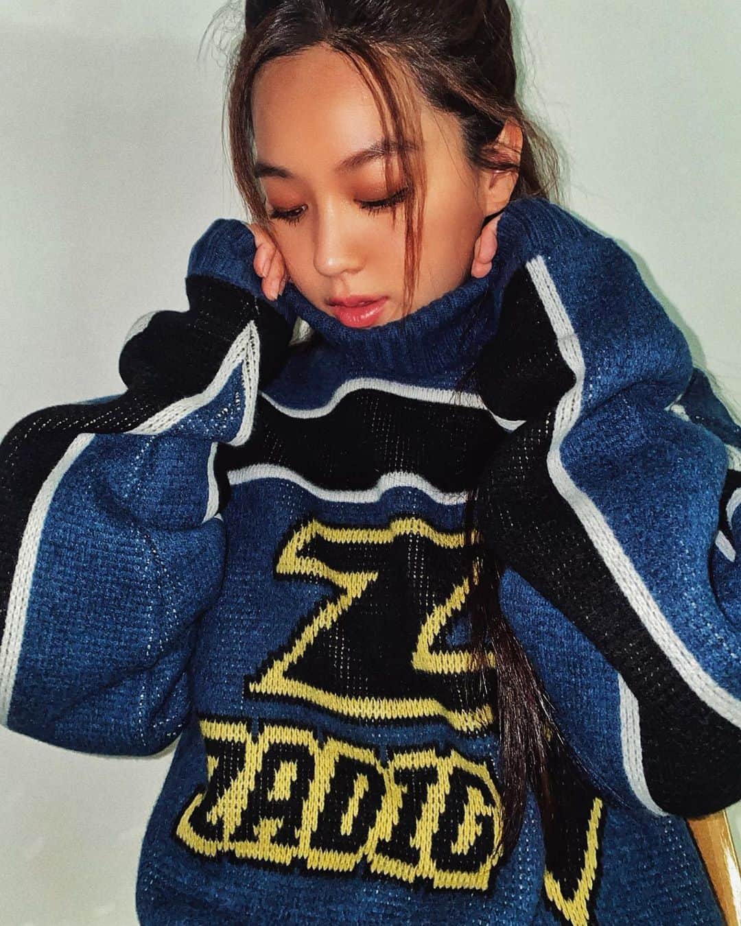 キム・ヒジョンのインスタグラム：「💫💙💫 @ithk @werockithk @zadigetvoltaire」