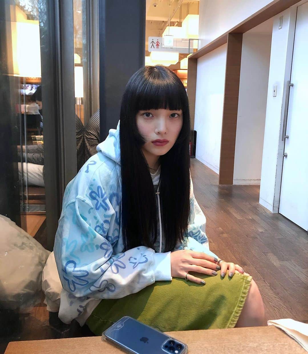 江崎ななほのインスタグラム：「すごく見てる」