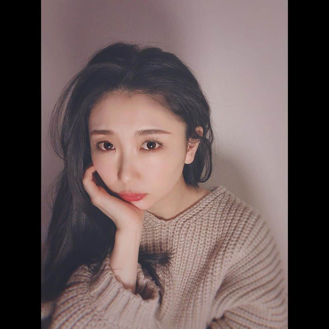 まりゑさんのインスタグラム写真 - (まりゑInstagram)「EMTV、チャンネル登録してくれよな🖤🖤🖤 Please💕Subscribe to EMTV channel!  #EMTV #金曜の夜はEMTV #YouTube #youtubechannel  #検索は #EMTVまりゑ とか #EMTV宮澤エマ ででてくるってよ💕」1月15日 21時52分 - manmarumarie