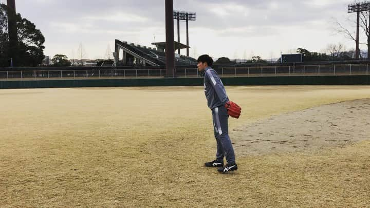 武田翔太のインスタグラム：「別角度⚾️ 再現性を高める為投げて、確認して感覚、イメージと実際の動きのギャップの擦り合わせしてます⚾️まだまだですが、徐々に合わせて行けたらと思います🙄」