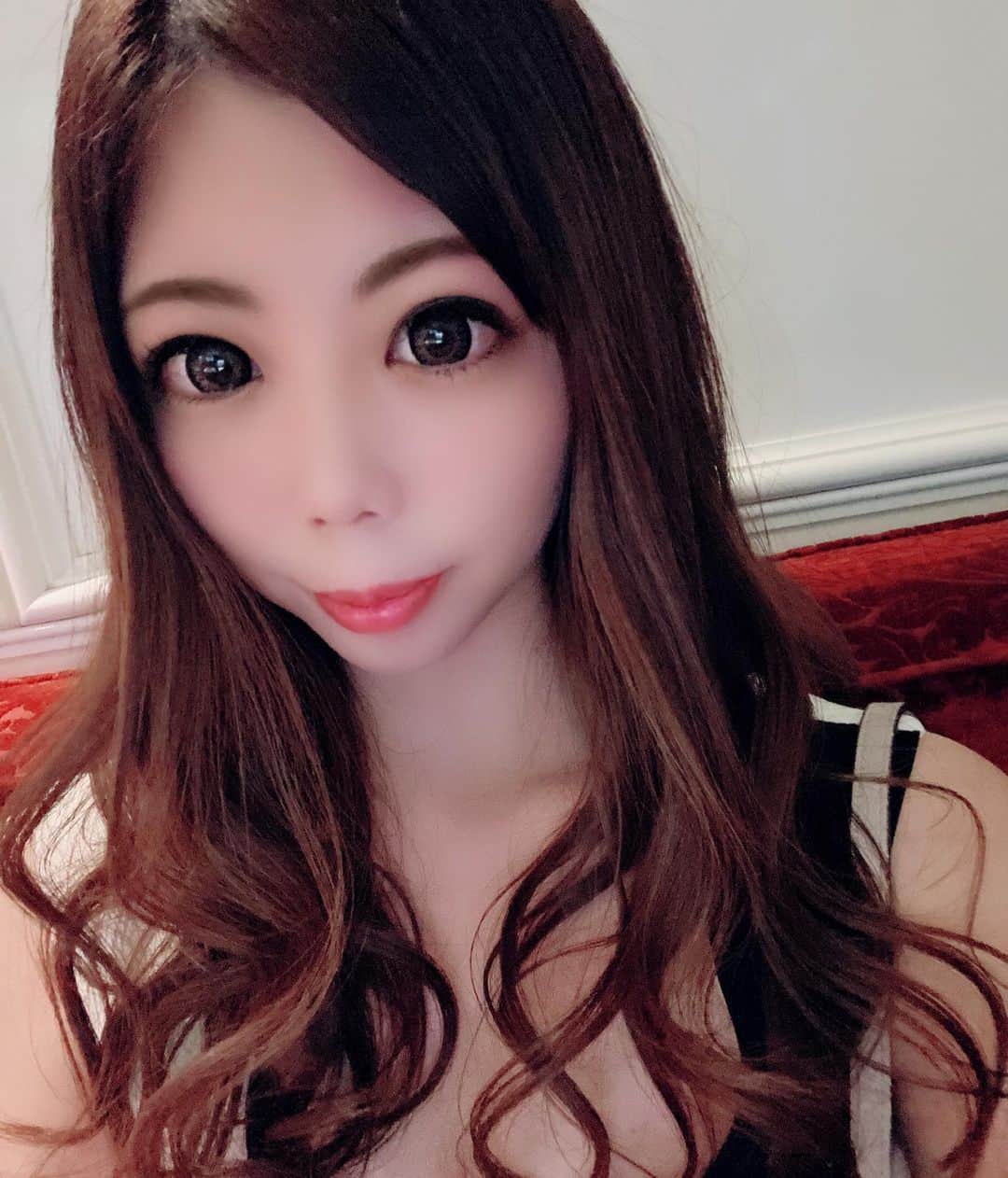 のインスタグラム：「一週間ぶりに出勤🥺  緊張する😂❣️笑  #バルセロナグループ #キャバ嬢 #キャバクラ #北海道 #札幌 #すすきの #美女 #美人 #美容 #可愛い #ニュークラブ #ホステス #ススキノ #ラウンジ #ガールズバー #飲み屋 #水商売 #呑み #キャバ #かわいい女の子 #さっぽろ #ニュークラ嬢 #ポケパラ #ナイツ #ニュークラ #ニュークラ嬢 #すすきのグルメ #札幌観光 #likefoflike #follow4follow」