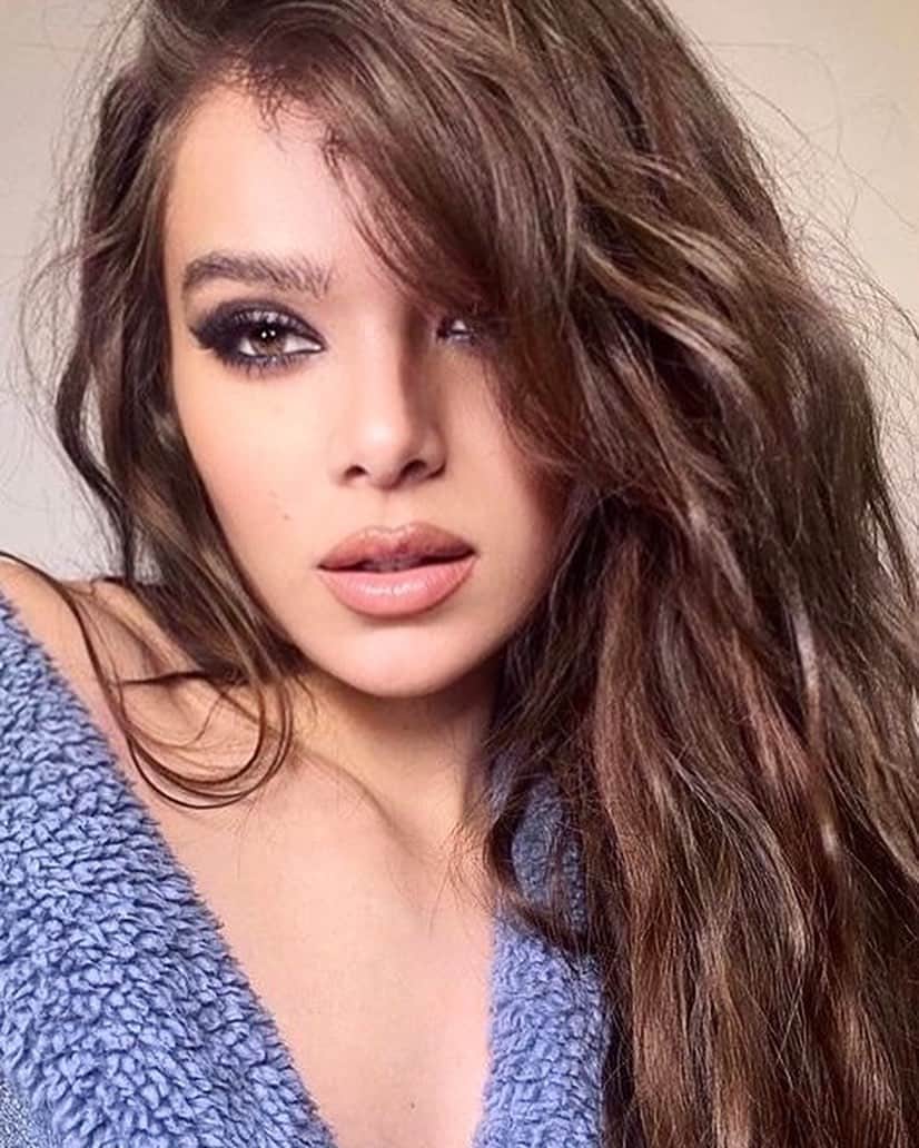 Carolina Gonzalezさんのインスタグラム写真 - (Carolina GonzalezInstagram)「👄H A I L E E👄Smokey With A Touch of Drama on The gorgeous⭐️ @haileesteinfeld  using  @armanibeauty Eye Quattro in “Notorious”  Smooth Silk Eye Pencil in 4」1月15日 22時01分 - cgonzalezbeauty