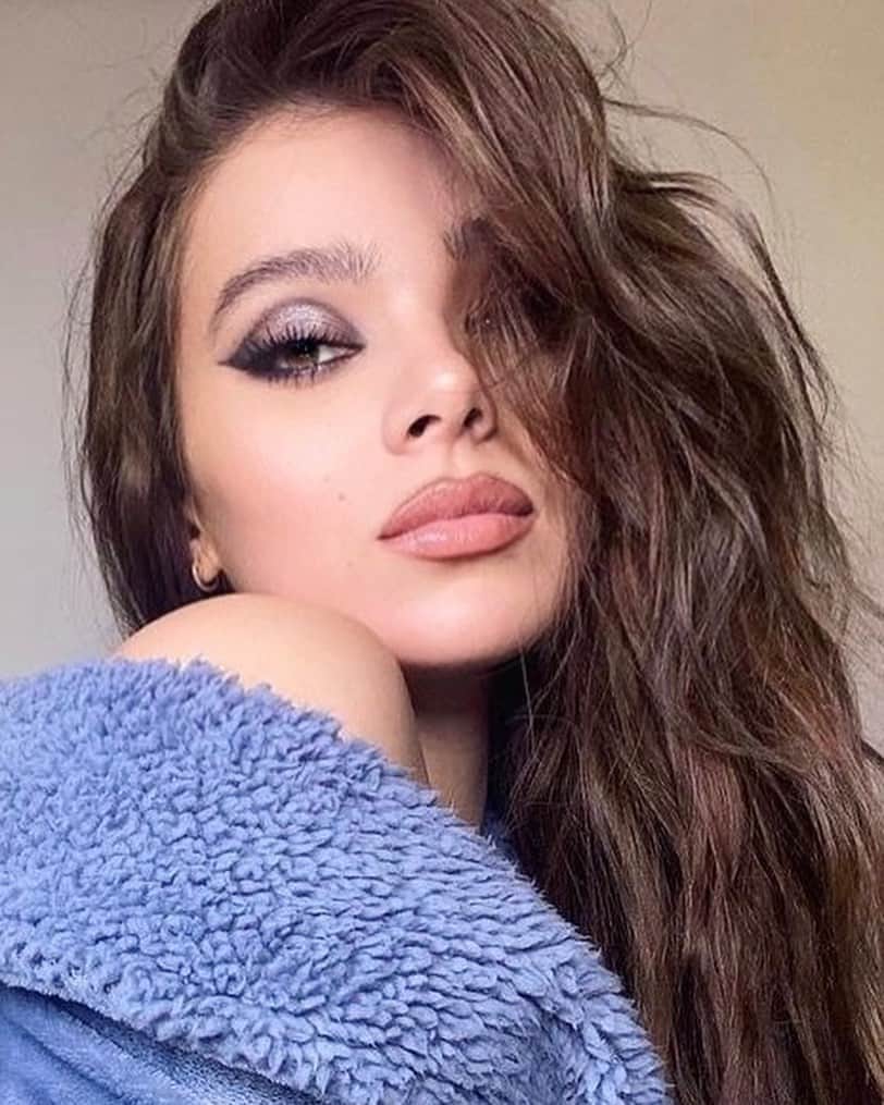 Carolina Gonzalezさんのインスタグラム写真 - (Carolina GonzalezInstagram)「👄H A I L E E👄Smokey With A Touch of Drama on The gorgeous⭐️ @haileesteinfeld  using  @armanibeauty Eye Quattro in “Notorious”  Smooth Silk Eye Pencil in 4」1月15日 22時01分 - cgonzalezbeauty