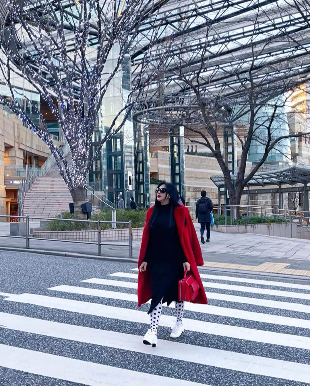 Syahriniさんのインスタグラム写真 - (SyahriniInstagram)「• But  First ... Cross The Street !  ________________ 𝓢𝓨𝓡 _______________  #PrincesSyarini #Tokyo_January2021 #Japan」1月15日 22時16分 - princessyahrini