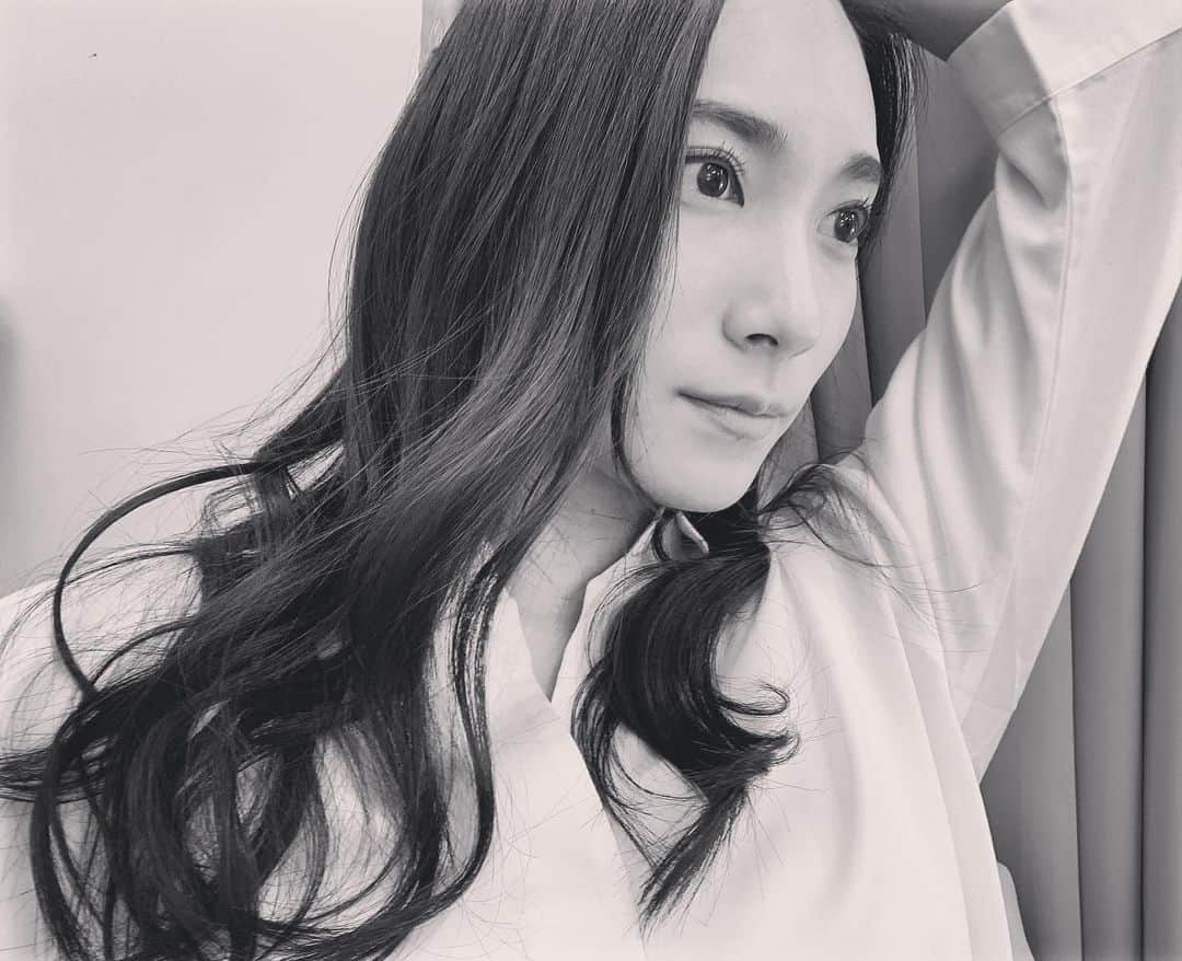 のインスタグラム：「. あっという間に金曜日🌚 今日の〆は @yi_song_official 先生の オンラインレッスン🩰 楽しかった〜！👏🏻 ありがとうございました😉 @yirisballet」