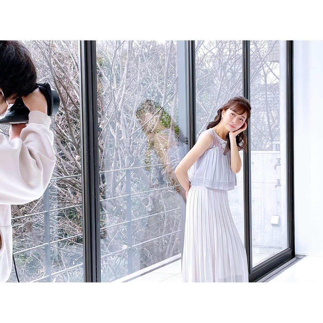 石井美保さんのインスタグラム写真 - (石井美保Instagram)「今日は美的 @bitekicom の撮影でした。スタジオ内でもコートがいるぐらい寒かった❄️けど、撮られている時は意外と平気！　明日は19度⁈」1月15日 22時24分 - miho_ishii