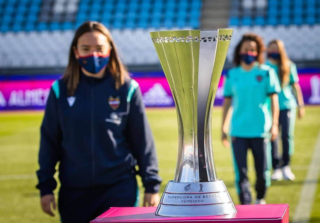 レバンテUDさんのインスタグラム写真 - (レバンテUDInstagram)「Mañana puede ser un gran día 👊  @levanteudfemenino 🔛  #SupercopaFemenina 🏆」1月15日 22時31分 - levanteud