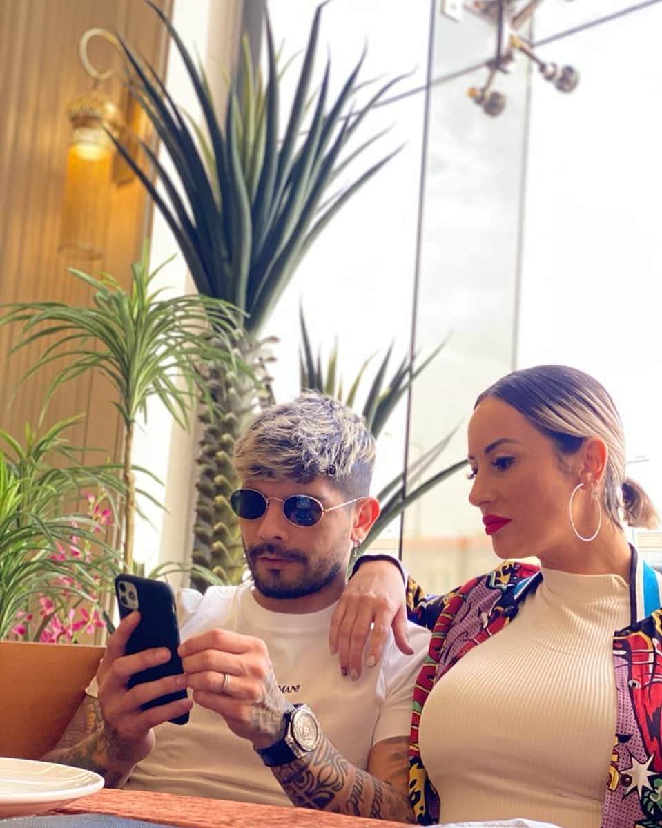 エベル・バネガのインスタグラム：「❤️😍 compartiendo momentos 😍❤️  👑 mi reina 👑」