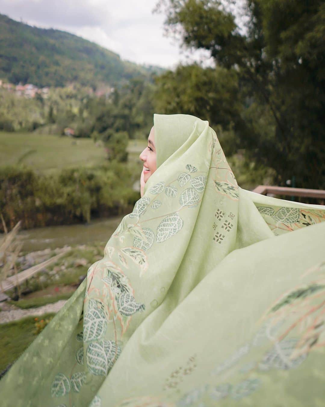 ラウディアシンシアベラのインスタグラム：「Bismillah ✨  Alhamdulillah koleksi terbaru dari L sudah launching yaitu Du’a Series.  Mengingat masa sulit seperti sekarang, Doa dapat menjadi salah satu bentuk ikhtiar dan  kekuatan kita semua dalam menghadapi pandemi.  Semoga kita semua selalu dalam Penjagaan Allah Subhanahu Wa Ta’ala.   Tetap semangat Berdoa dan jaga kesehatan yaaaaa💚  *Du'a Series @lbylcb」