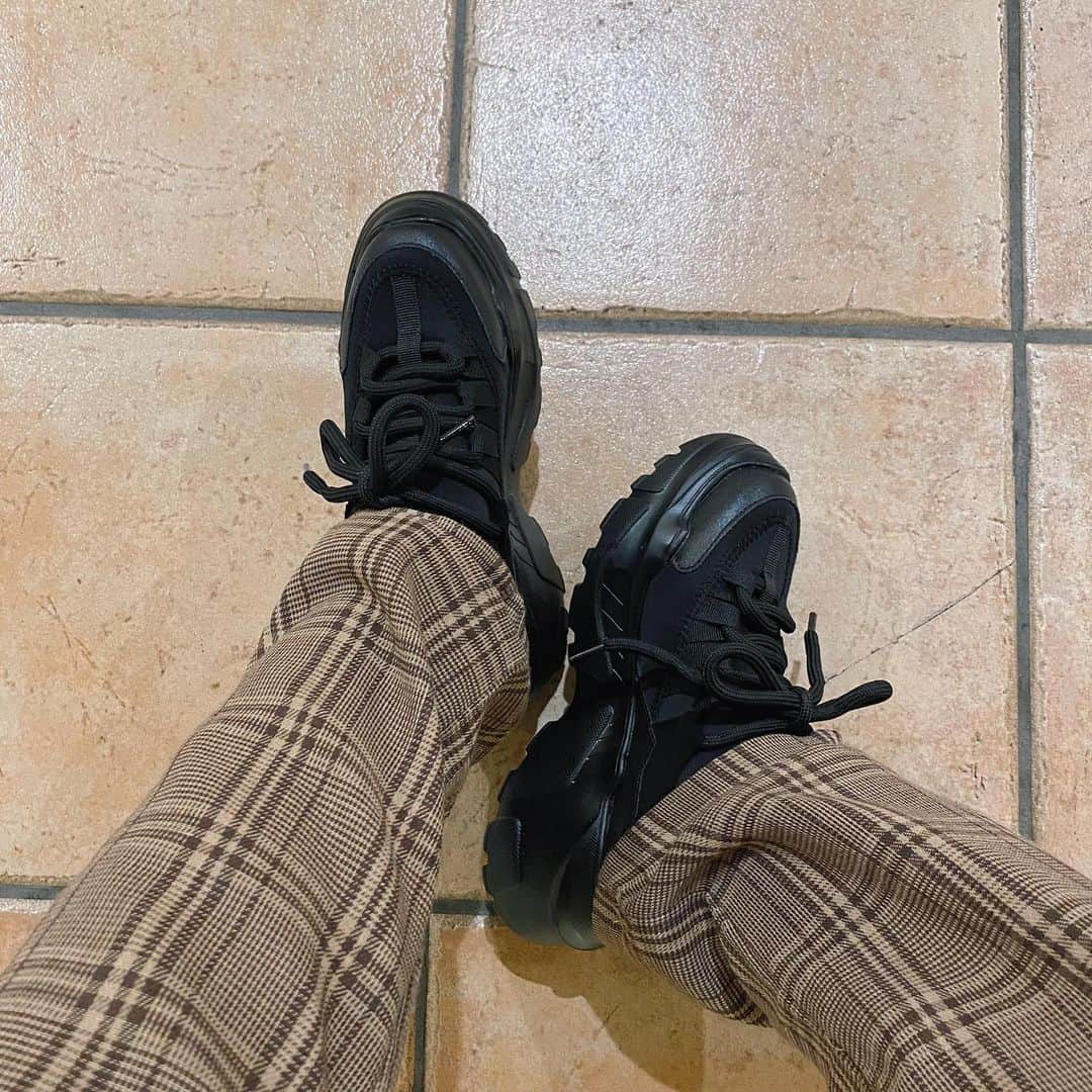 松川星さんのインスタグラム写真 - (松川星Instagram)「👟👞👢 new sneaker ︎︎︎︎︎☺︎ 厚底なのにびっくりするくらい軽くて歩きやすい ︎︎︎︎︎☺︎ また全身コーデで載せるね ︎︎︎︎︎☺︎」1月15日 22時33分 - akarin__rin