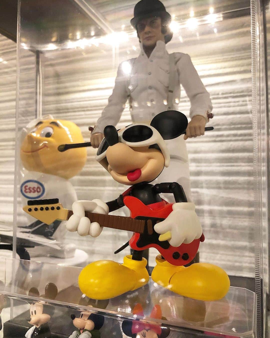 のインスタグラム：「仲間が増えました。#ミッキーマウス #メディコムトイ #medicomtoy #toystagram #clockworkorange」