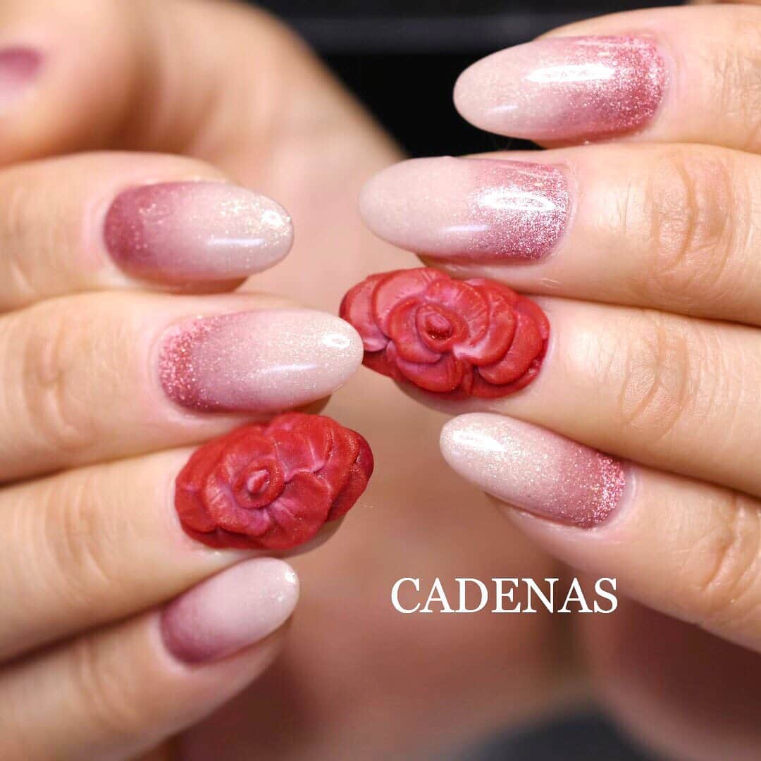 Yuka Maeda ::manicurelistのインスタグラム：「エンボスアート 大好き💕大得意😘 少し間隔が空いたらエンボスが恋しくなる🤍 . . Salon data▼ ＝＝＝＝＝＝＝＝＝＝＝＝＝＝＝＝＝＝＝＝ . CADENAS -nail eyelash salon- ●Nail artist  @yuka.maeda  @yuki_cadenas ●eyelash　@cadenaseyelash  ゲストに愛と感動を…♡ . 【 LINE ＠cadenas 】 ご予約/お問い合わせはLINEよりお気軽に🤲 ▶︎▶︎#cadenasnail デザインアップしてます♡  price…★⭐︎Instagram特別キャンペーン中⭐︎★ . 「インスタ見たよ👀」と LINEからご予約で特別プライス7500円！！ . ※ご新規様限定 ※キャラクターや特殊なエレメント等のみ 別途料金いただく場合ございます🙇🏻‍♀️ . . price…初回8000円（オフ込み） access…大阪市北区堂山町16-1  中崎町駅  徒歩5分 /  梅田駅  徒歩6分 . tel… 06-4792-8617 ＝＝＝＝＝＝＝＝＝＝＝＝＝＝＝＝＝＝＝＝ . . .  #中崎町ネイルサロン #梅田ネイルサロン #大阪ネイルサロン #関西ネイルサロン #インスタネイル #instanails #instanail #フラワーネイル #ネイルサンプル #マグネットネイル #ネイルブック #グラデーションネイル #ネイルチェンジ #今月のネイル #にゅーねいる #冬ネイル #パールネイル  #ネイル大好き #赤ネイル #ネイル部 #女子力向上委員会 #女子力 #女子力ネイル #3dnails  #rednails  #ニューネイル  #ナノソル #ナノソルcc  #ナノソル販売店大阪」