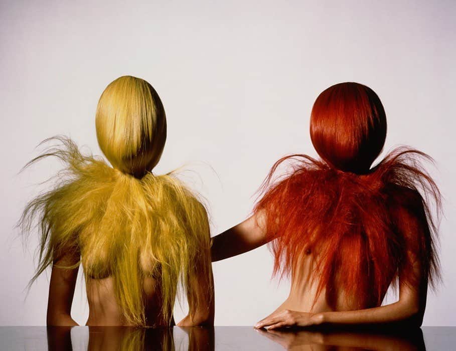 AnOther Magazineさんのインスタグラム写真 - (AnOther MagazineInstagram)「Two Hairy Young Women by Irving Penn, New York, 1995 💛 ❤️⁠⠀ ⁠⠀ As featured in a remarkable new exhibition at New York’s @pacegallery, which explores the work of Irving Penn and his notion of “photographism”. To coincide with the show, @missroseneditions speaks to the deputy director of the @the.irving.penn.foundation Vasilios Zatse about the image-maker’s artistic ethos and lasting influence 📲」1月15日 22時37分 - anothermagazine