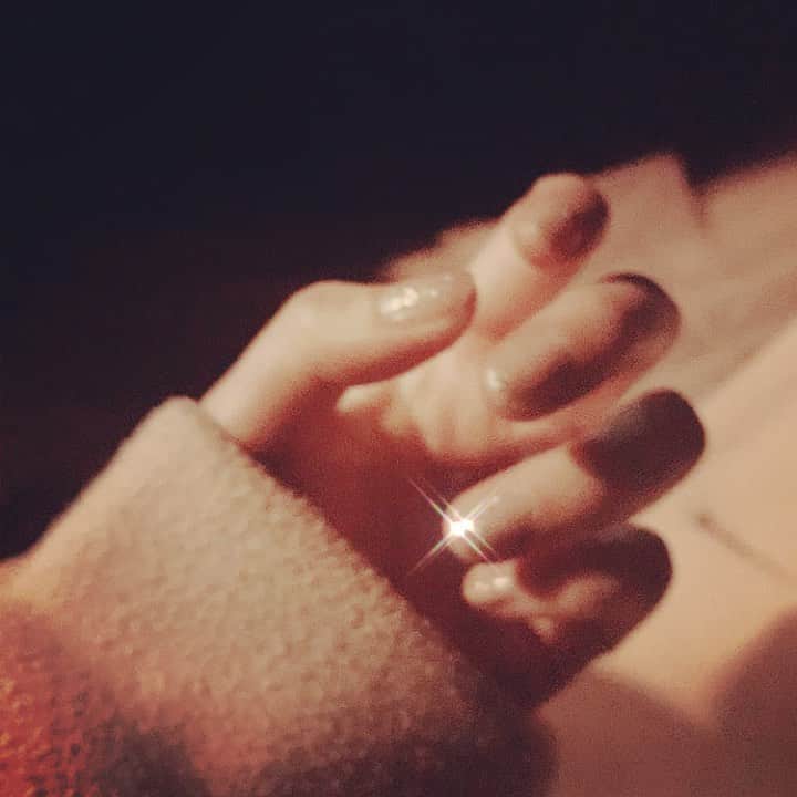 池田愛のインスタグラム：「爪の先っちょがキラキラしてるだけで女の子は20%くらい幸せになれる💗 #ネイル #キラキラネイル」