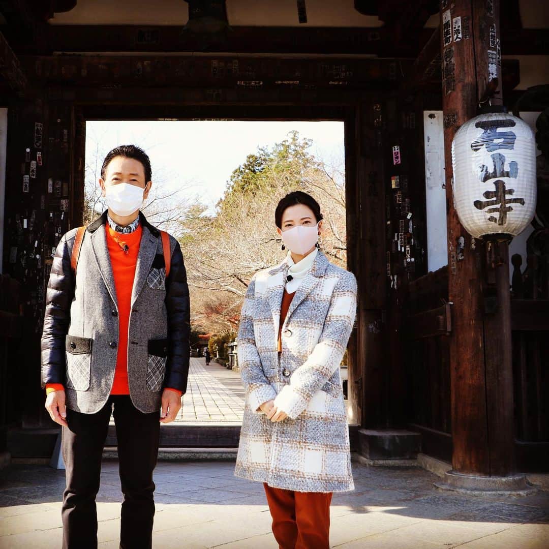 テレビ大阪「おとな旅あるき旅」さんのインスタグラム写真 - (テレビ大阪「おとな旅あるき旅」Instagram)「1日も早く、思いきり旅を楽しめる日が戻りますように…  明日のおとな旅あるき旅（テレビ大阪）は、滋賀・大津をぶらり散歩です（撮影は昨年12月）。  歴史感じる石山寺、旧街道さんぽ、そして湖国の恵みや身体が温まる地元グルメを堪能します。お楽しみに！  明日 1/16(土)18:30〜  #おとな旅あるき旅#テレビ大阪#三田村邦彦#坂本七菜#滋賀#大津#石山寺#紫式部#旧街道#東海道#びわ湖#膳所焼#びわ湖大津プリンスホテル#絶景」1月15日 22時48分 - tvo.otonatabi