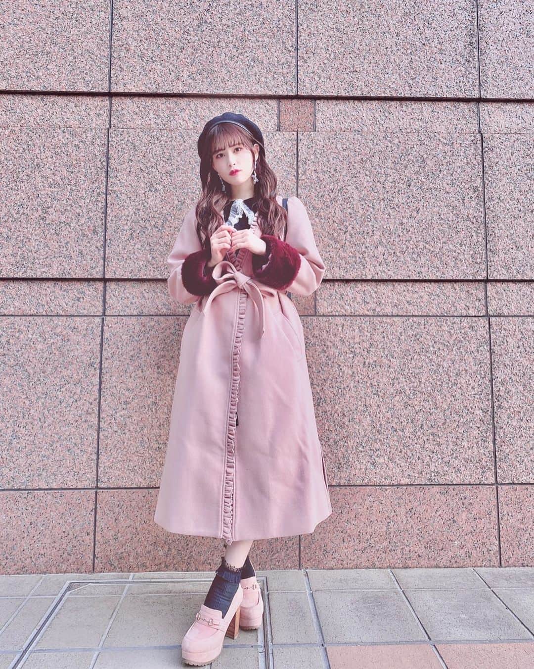 田北香世子さんのインスタグラム写真 - (田北香世子Instagram)「ピンクのコートも可愛いんだよ！💗❤️🖤 #honeysalon #コート #ベレー帽」1月15日 22時58分 - kayoko_takita