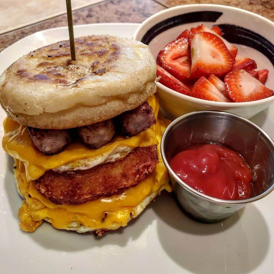 Flavorgod Seasoningsさんのインスタグラム写真 - (Flavorgod SeasoningsInstagram)「Flavor God Seasoned Sausage & Hasbrown Patty Muffin with 2 Eggs and Cheddar Cheese!!! 😛🤤🤤🤤🍳 This is to die for 🤯⁠ -⁠ by Customer @roarbertoe⁠ -⁠ Add delicious flavors to your meals!⬇️⁠ Click link in the bio -> @flavorgod  www.flavorgod.com⁠ -⁠ Flavor God Seasonings are:⁠ ➡ZERO CALORIES PER SERVING⁠ ➡MADE FRESH⁠ ➡MADE LOCALLY IN US⁠ ➡FREE GIFTS AT CHECKOUT⁠ ➡GLUTEN FREE⁠ ➡#PALEO & #KETO FRIENDLY⁠ -⁠ #food #foodie #flavorgod #seasonings #glutenfree #mealprep #seasonings #breakfast #lunch #dinner #yummy #delicious #foodporn」1月15日 23時01分 - flavorgod