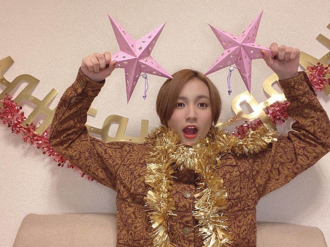 のインスタグラム：「お誕生日YouTube生配信！ ForU！沢山沢山お祝い！ありがとうございました😭😭  最高で最高の20歳の誕生日になりました！！ 絶対に忘れない！幸せです！！！！  ほんまにありがとう。  これからがスタートです。 みなさま！どうぞこれからも末永ーーーーーーーくよろしくお願いします🥺🥺🥺🤎  #アプガ  #誕生日  #誕生日ケーキ3分の2食べたよ #胃が辛い😂」