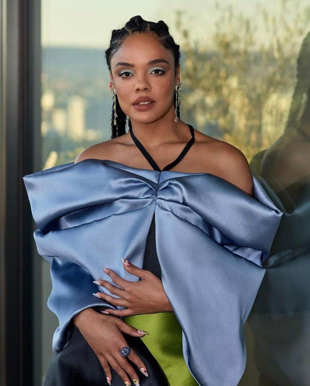 Lacy Redwayさんのインスタグラム写真 - (Lacy RedwayInstagram)「New @townandcountrymag starring   ✨ Tessa Thompson ✨  📸 by @erik_carter  Styled by @waymanandmicah  Makeup @kennedy5ever  Nails @stephstonenails  Hair by yours truly 🙋🏾‍♀️  #hairbyLacyRedway #lacyxtessa #tessathompson」1月15日 23時15分 - lacyredway